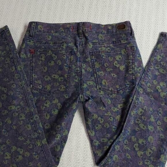 BDG Skinny Mid Rise Sz. 27 x 30 Colorful Floral Blue Jeans with Pockets - Picture 7 of 7